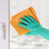 So wird Ihre Dusche mit Klarspüler strahlend sauber